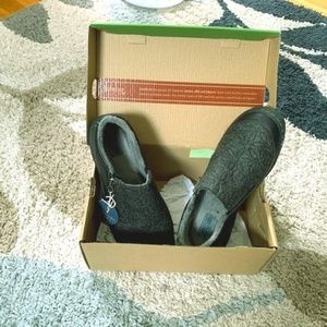 Jambu Crimson Shoe 8.5